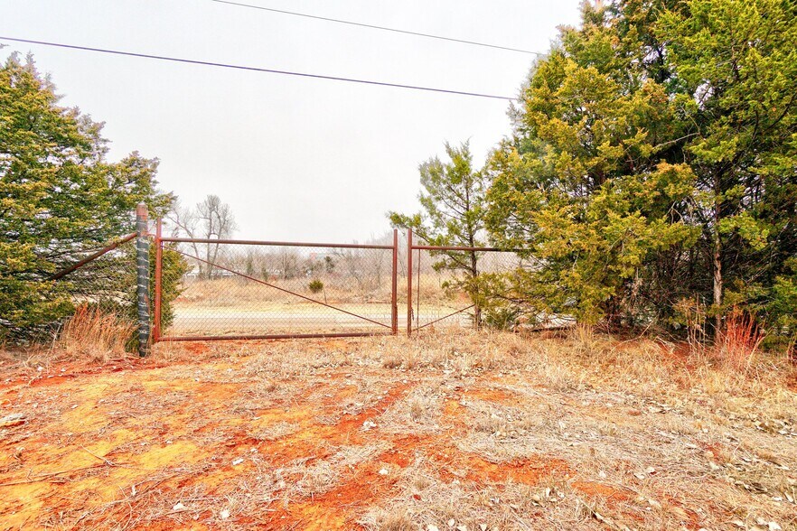 More Photos Of SE/c of SE 36th & Douglas Blvd, Oklahoma City Land For Lease