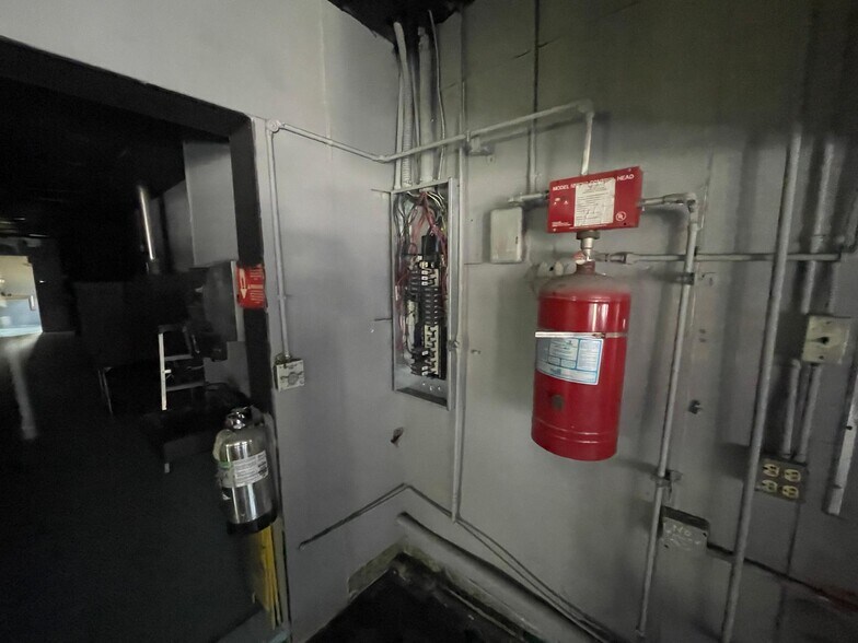 More Photos Of 1916 Cedar Dr, La Marque Restaurant For Lease