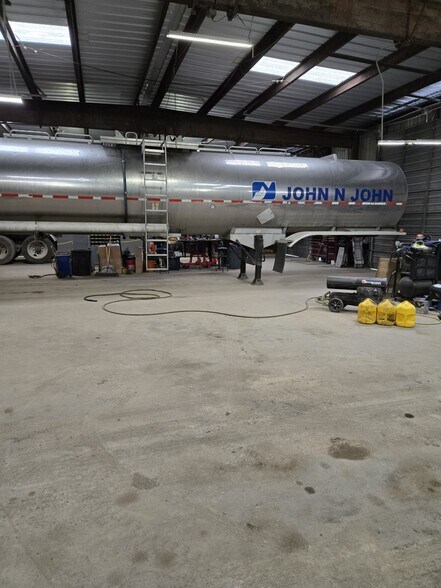 More Photos Of 6414 E Houston Rd, Houston Office For Lease