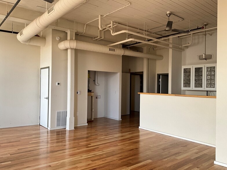 More Photos Of 201-205 E Chambers St, Cleburne Apartments For Lease