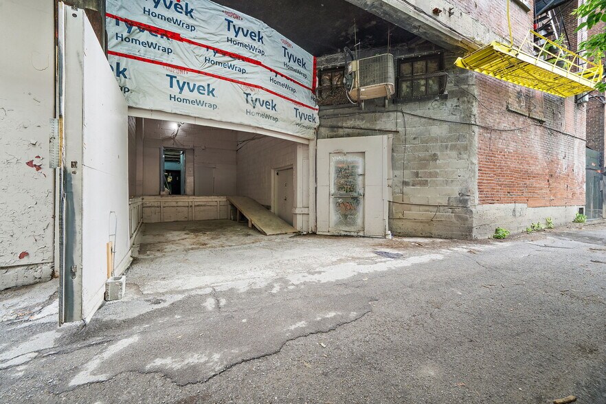 More Photos Of 71-81 Av Du Mont-Royal O, Montréal Office For Sale