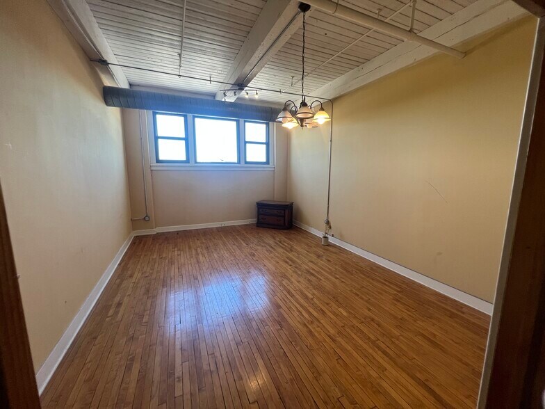More Photos Of 1000 Broadway Blvd, Kansas City Loft Creative Space For Lease