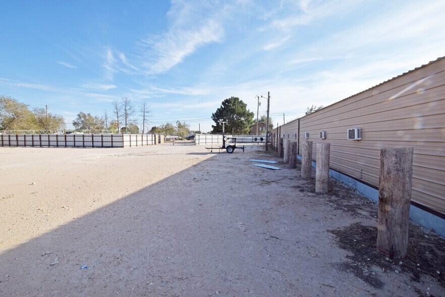 More Photos Of 305 E 57th St, Odessa Warehouse For Sale