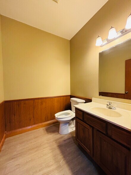 More Photos Of 1629 Harding Blvd, Cotter Medical For Sale