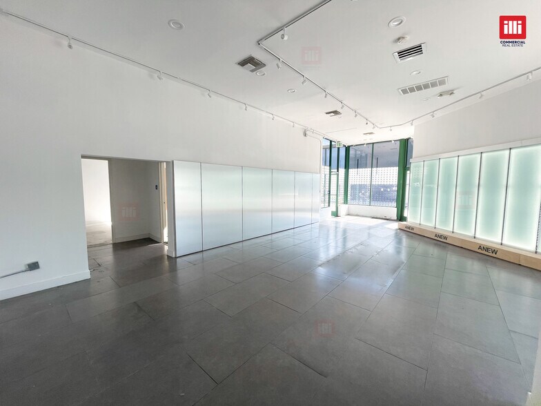 More Photos Of 1000 N Fairfax Ave, West Hollywood Storefront For Sale