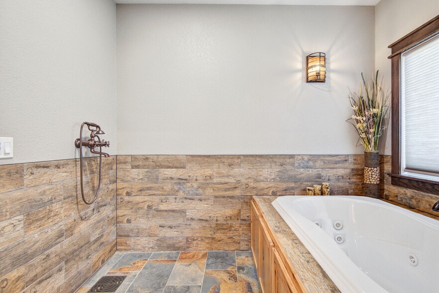 More Photos Of 4748 N 4318, Pryor Flex For Sale