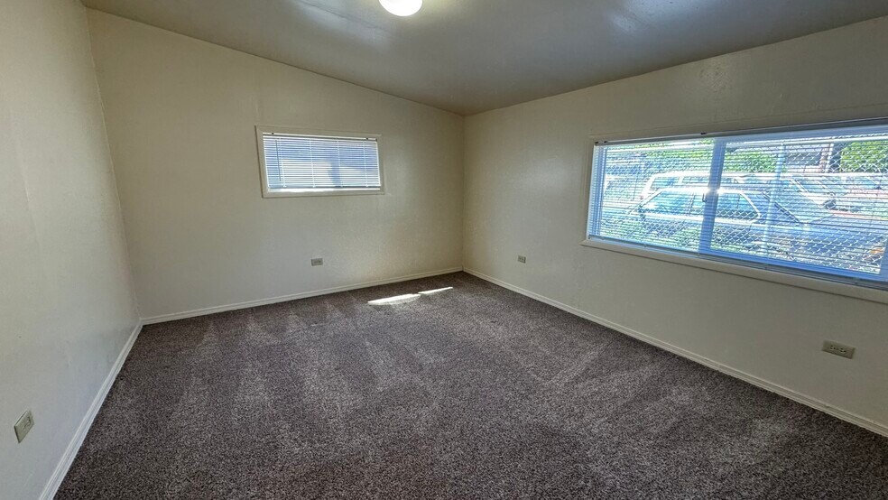 More Photos Of 300 OR-99 Hwy, Junction City Office Residential For Lease