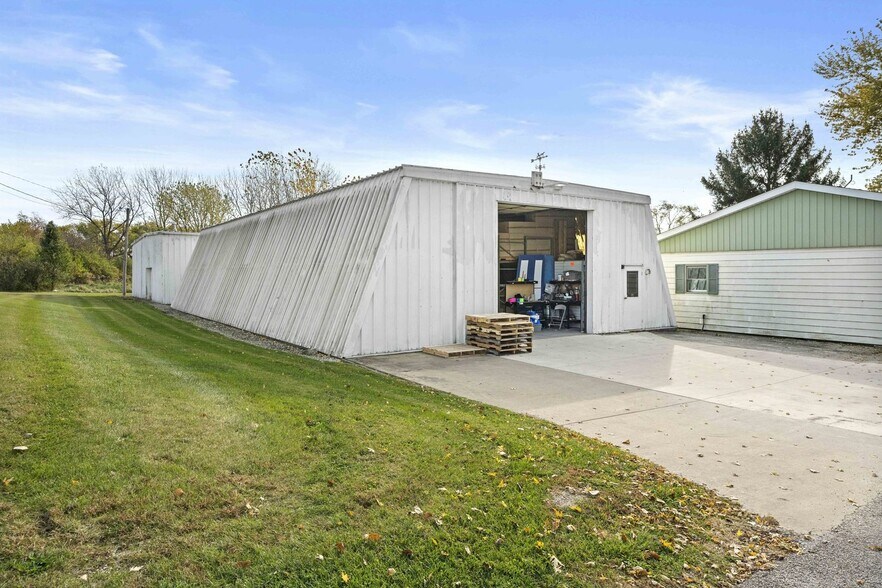 More Photos Of 311 E Corning Rd, Beecher Warehouse For Lease