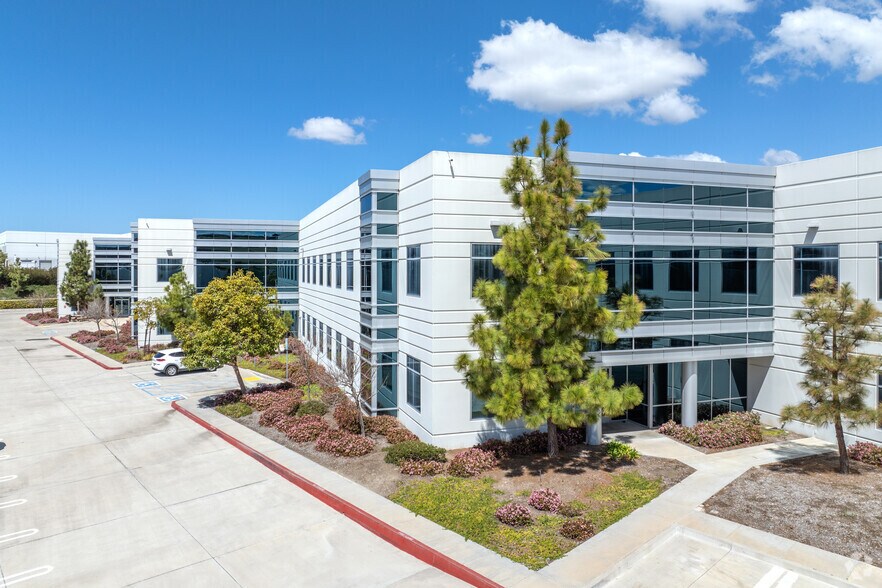 More Photos Of 2633 Progress St, Vista Warehouse For Lease