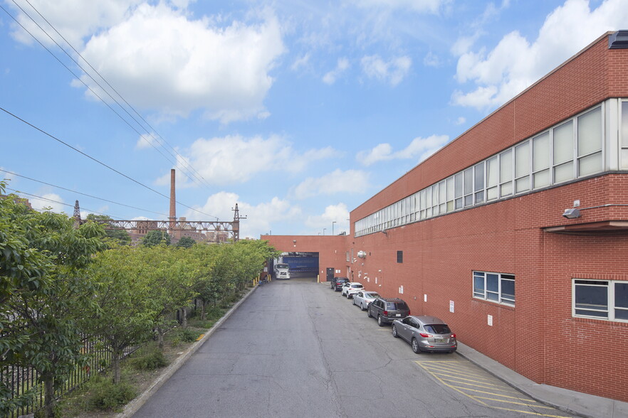 More Photos Of 1601 Bronxdale Ave, Bronx Warehouse For Lease