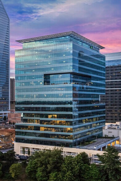 More Photos Of 615 S College St, Charlotte Office For Lease