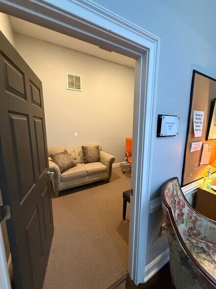 More Photos Of 7 Brendan Way, Greenville Storefront Retail Office For Lease