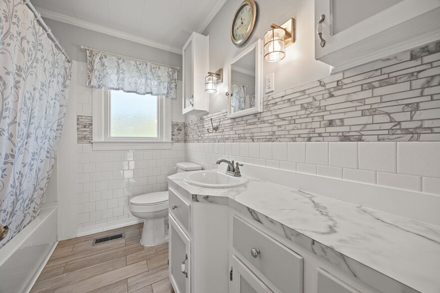 More Photos Of 10612 Durham Rd, Timberlake Flex For Sale