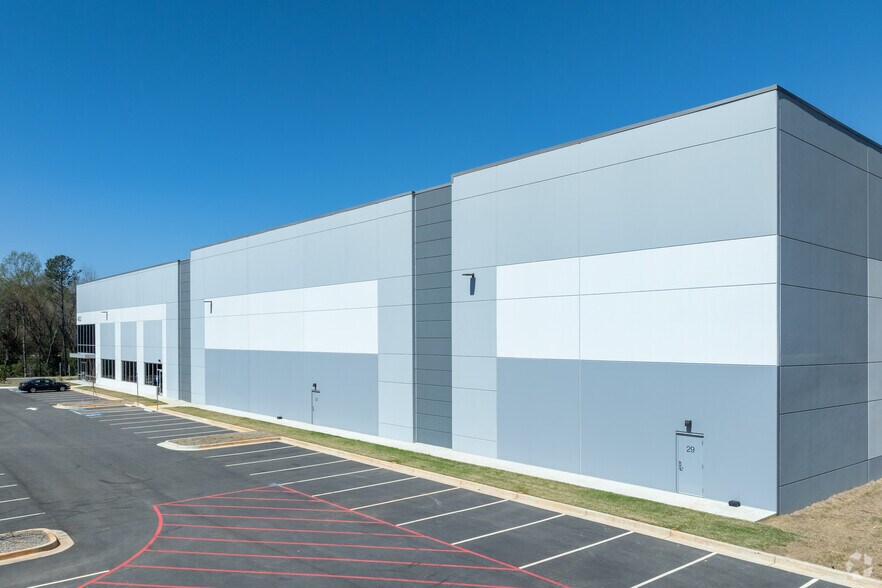 More Photos Of 4811 Flat Shoals Rd, Union City Distribution For Lease