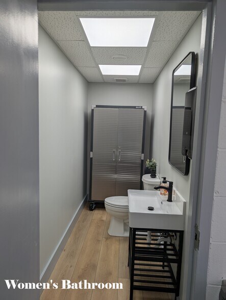 More Photos Of 11353 Lebanon Rd, Cincinnati Light Distribution For Lease