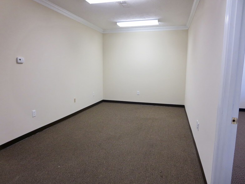 More Photos Of 321 Dick St, Fayetteville Medical For Sale