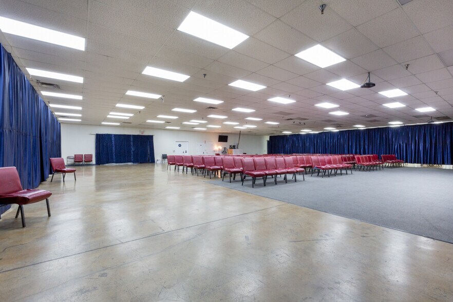 More Photos Of 505 S Main St, Santa Ana Storefront For Sale