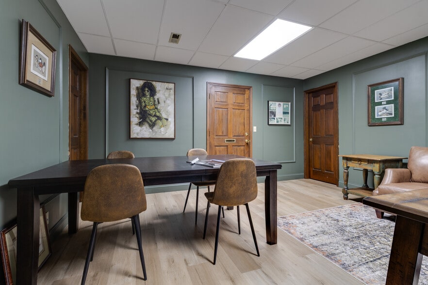 More Photos Of 601 Missouri St, Lawrence Office For Lease