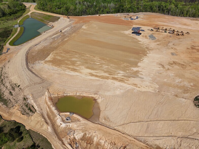 More Photos Of 211 Centreport Pky, Fredericksburg Warehouse For Lease