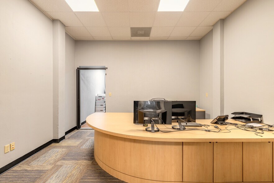 More Photos Of 200 Magnolia Ave, Daytona Beach Office For Sale