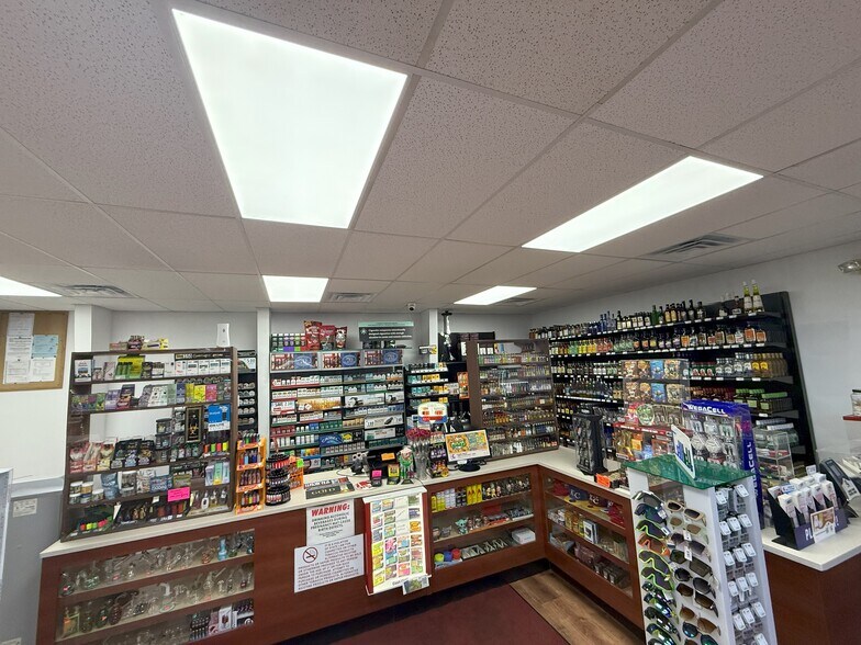 More Photos Of 1020 N Highway 7, Pleasant Hill Convenience Store For Sale