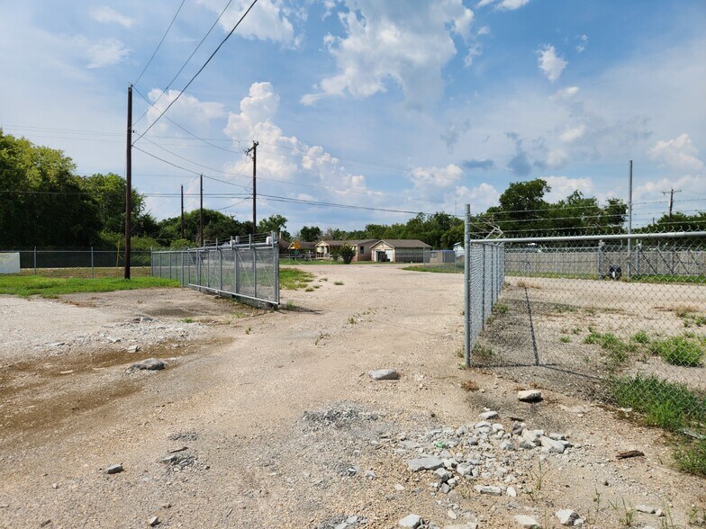 More Photos Of 2715 County Road 146, Alvin Land For Lease