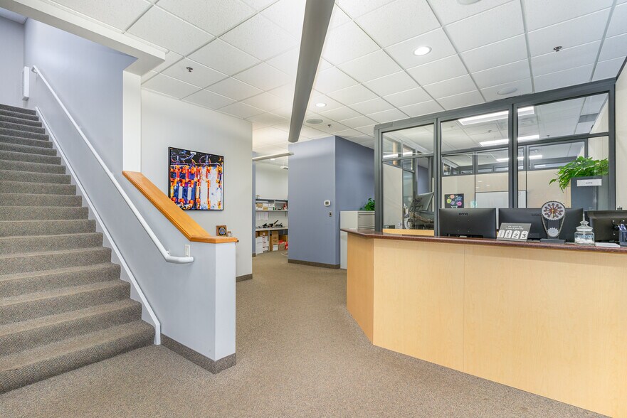 More Photos Of 8555 W 123rd St W, Savage Flex For Lease