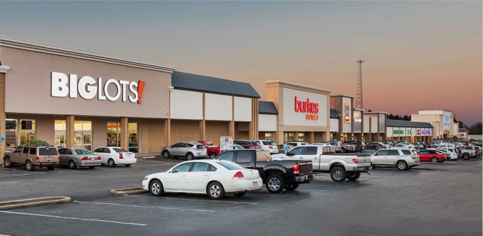 More Photos Of 1701-1733 NW Loop 281, Longview Unknown For Lease