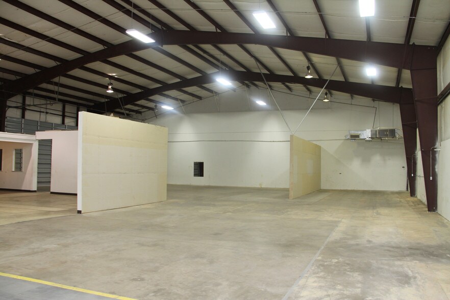 More Photos Of 5828 Ashleyanne Cir, Wichita Falls Flex For Lease