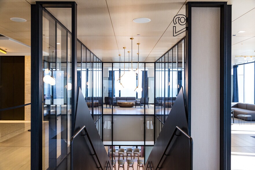 More Photos Of 233 S Wacker Dr, Chicago Coworking Space