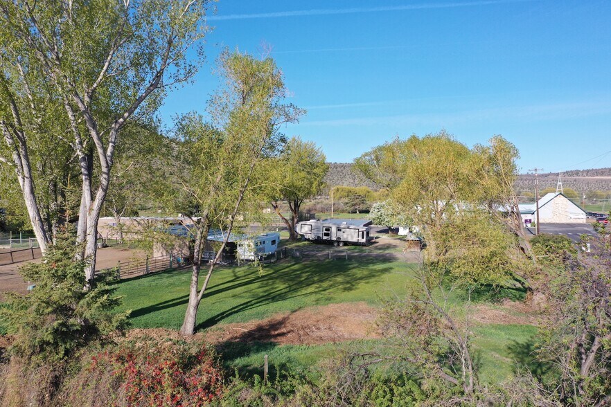 More Photos Of 972 S Main St, Prineville Flex For Sale