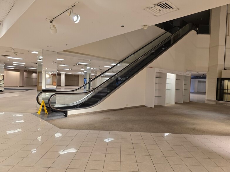 More Photos Of 3340 Mall Loop Dr, Joliet Department Store For Sale