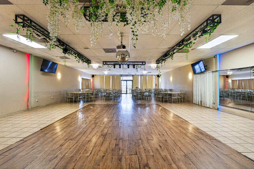 More Photos Of 6920 Cook Rd, Houston General Retail For Lease