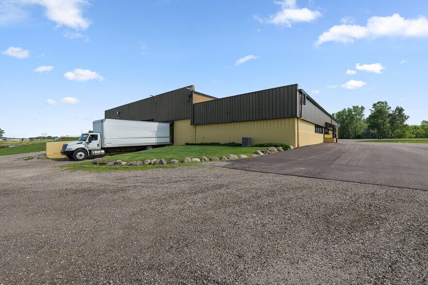 More Photos Of 560 Rolling Meadows, Fond Du Lac Light Distribution For Sale