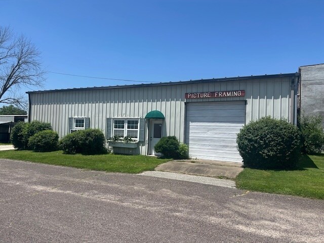 Primary Photo Of 203 1st St, Martinsburg General Retail For Sale