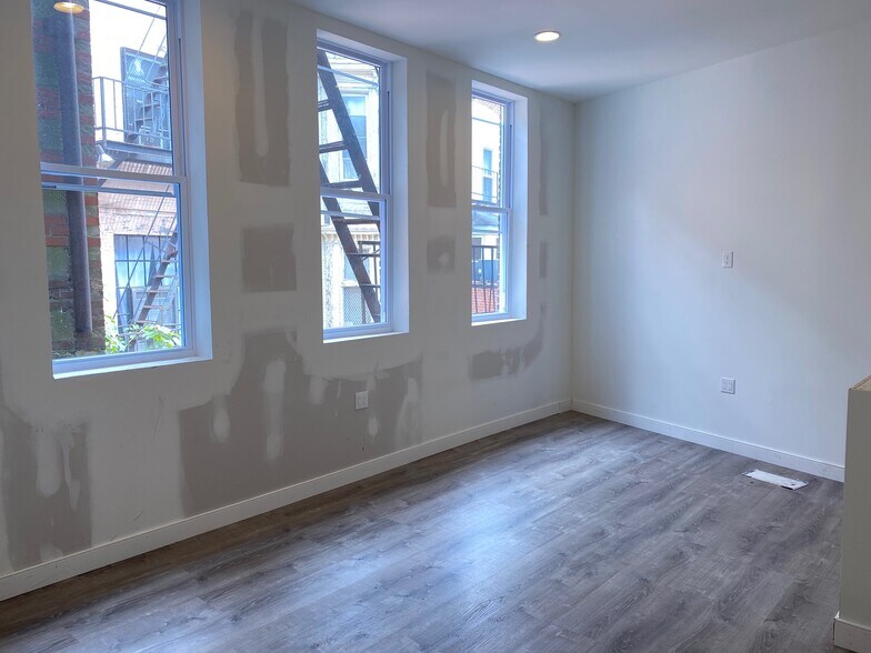 More Photos Of 226 N Liberty St, Baltimore Storefront Retail Residential For Sale