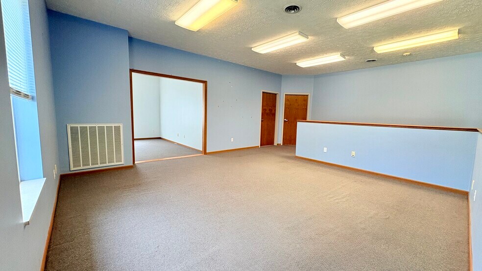 More Photos Of 1007 Mill Pond Ln, Greencastle Office For Lease