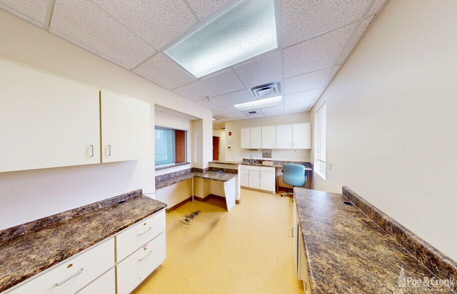 More Photos Of 825 Davis St, Blacksburg Medical For Lease