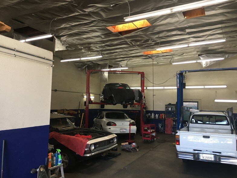 More Photos Of 146 Vinewood St, Escondido Warehouse For Lease