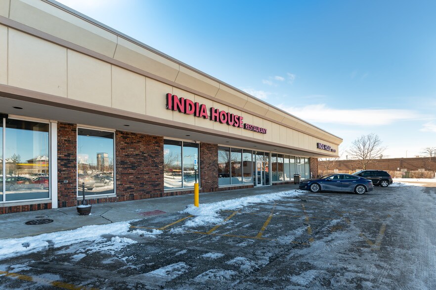 More Photos Of 675 W Golf Rd, Hoffman Estates Storefront For Lease