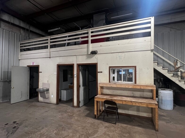 More Photos Of 50 Newberry Rd, East Windsor Service For Lease