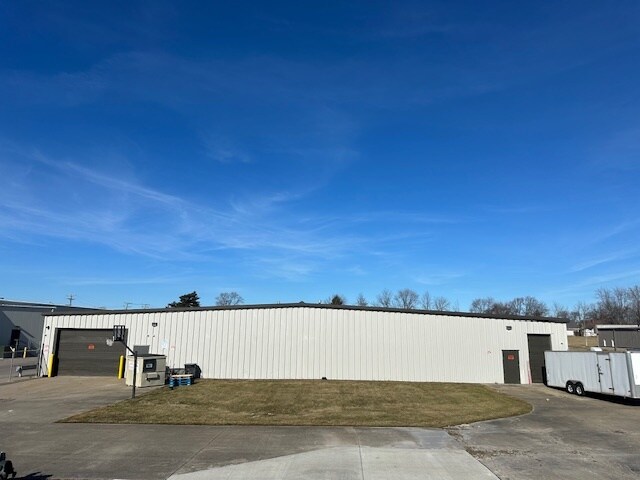 More Photos Of 13913 W Parkway Rd, Cleveland Warehouse For Lease