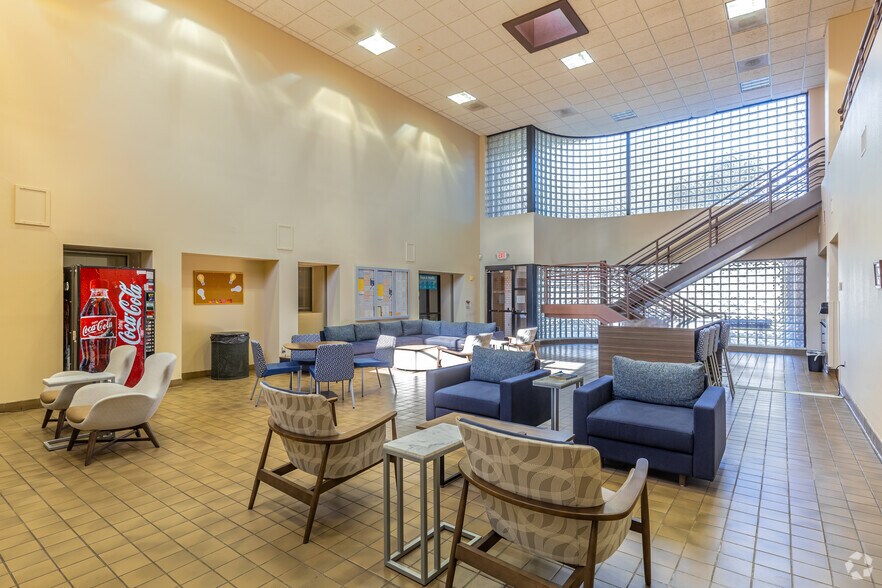 More Photos Of 3802-3806 Interstate 27, Lubbock Office For Sale