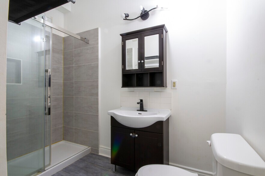 More Photos Of 138 James St N, Hamilton Storefront Retail Residential For Lease