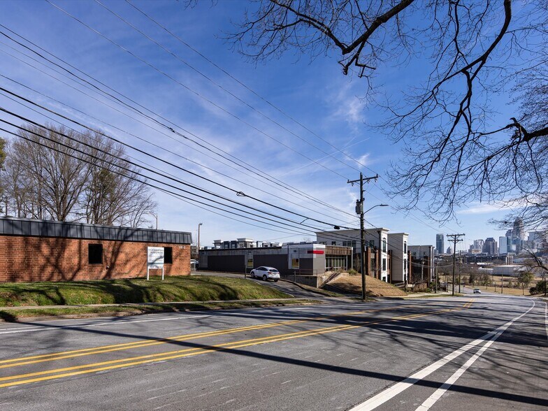 More Photos Of 1812 W Morehead St, Charlotte Office Residential For Lease