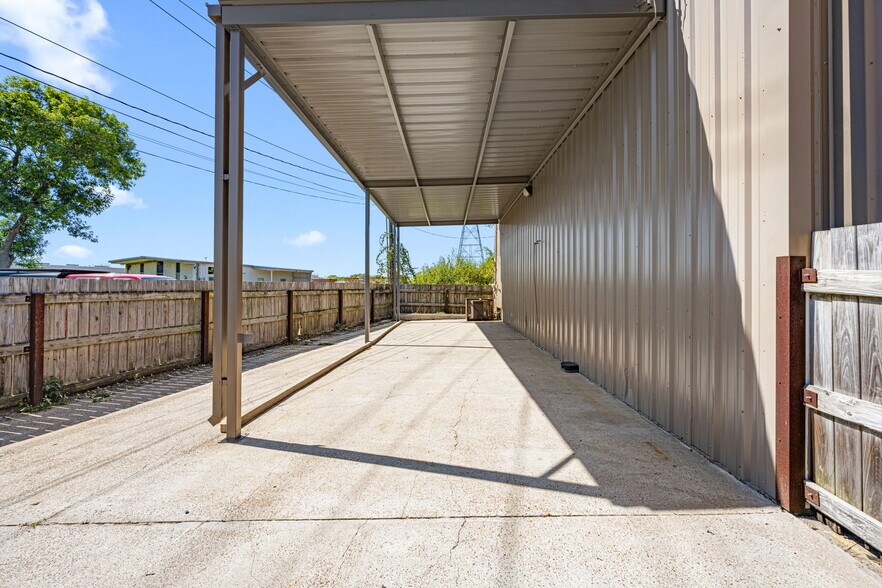 More Photos Of 2017 Lee Dr, Baytown Industrial For Lease