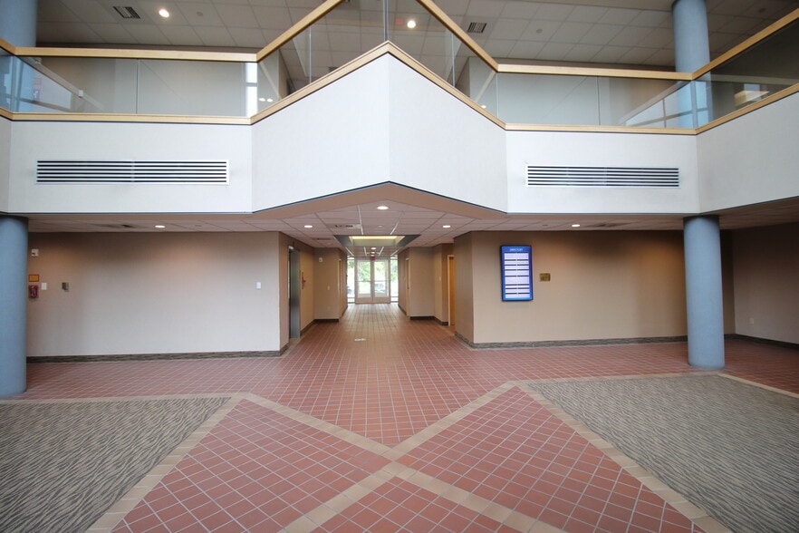 More Photos Of 21495 Ridgetop Cir, Sterling Medical For Lease