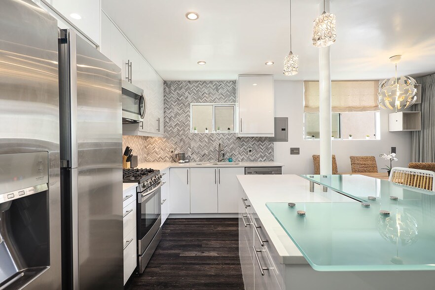 More Photos Of 472 Rosecrans Ave, Manhattan Beach Apartments For Sale