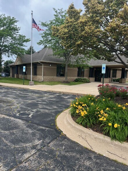 More Photos Of 6825 Weaver Rd, Rockford Funeral Home For Sale