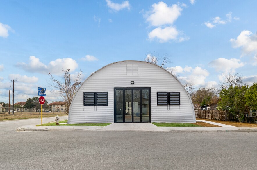 More Photos Of 322 Lucas St, San Antonio Auto Repair For Lease